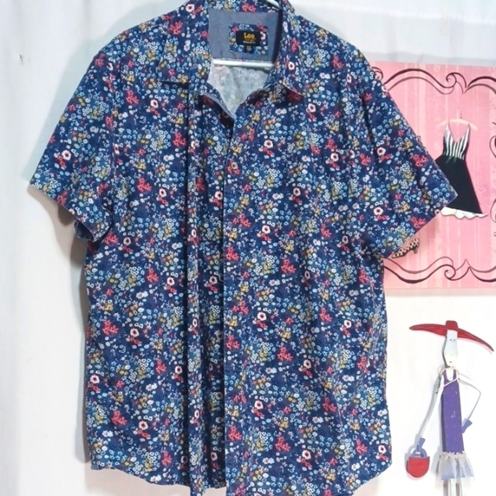 LEE SHORT SLEEVE BUTTON DOWN Blouse SIZE XXL BLUE FLORAL DESIGN